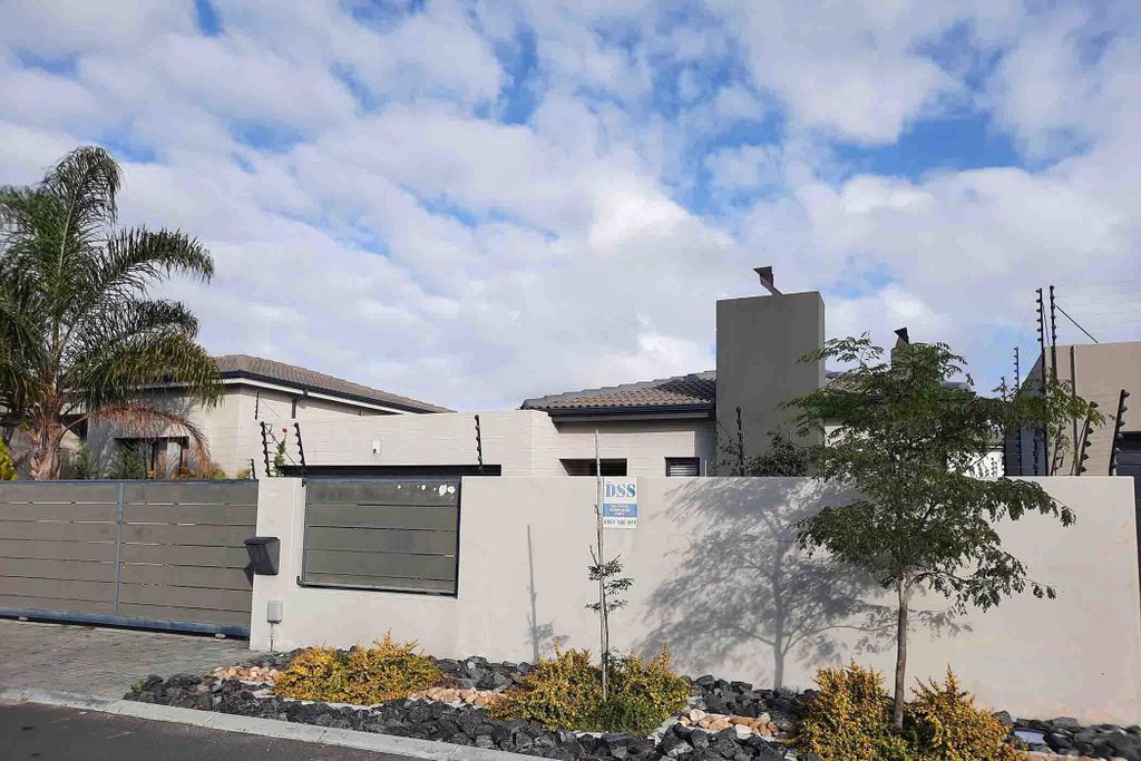 Property photo 1 of 15 1TV1704766