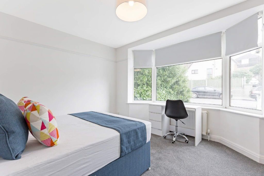 Property photo 3 of 10 Bright And Airy Double Bedroom Featuring A Comfort...