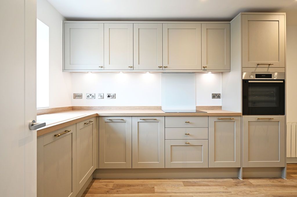 Property photo 2 of 34 Dining Kitchen