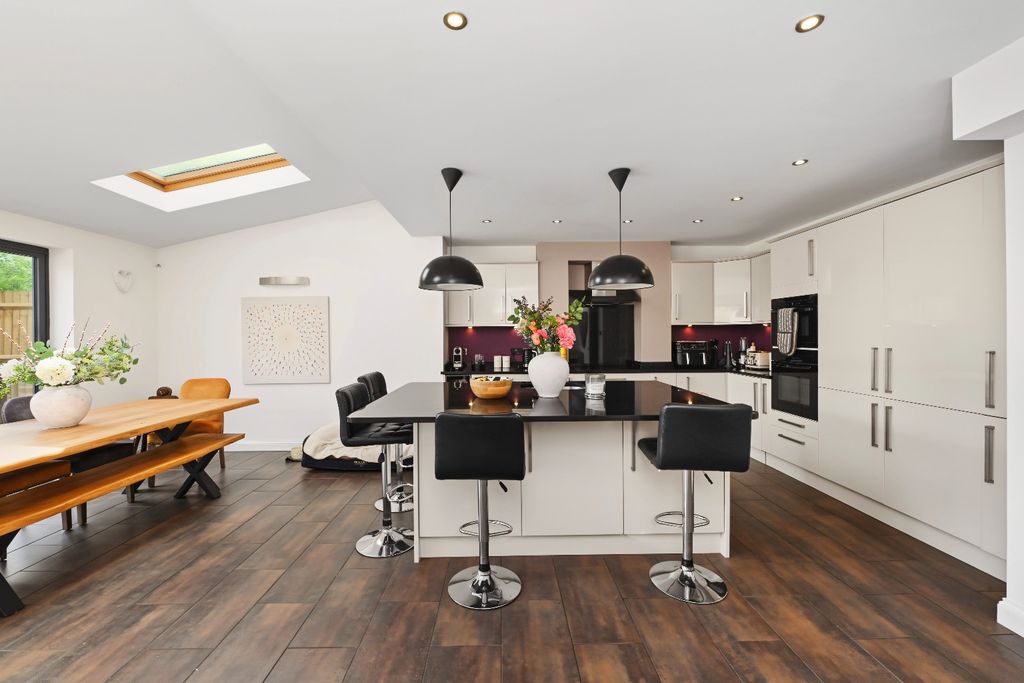 Property photo 3 of 29 5543132