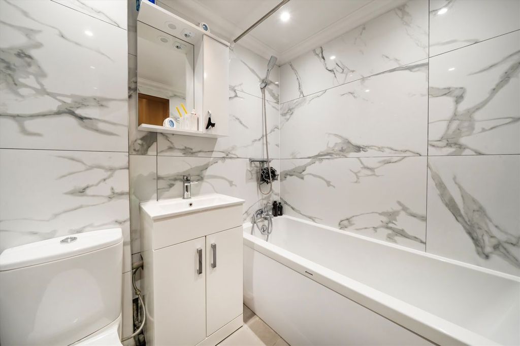 Property photo 3 of 4