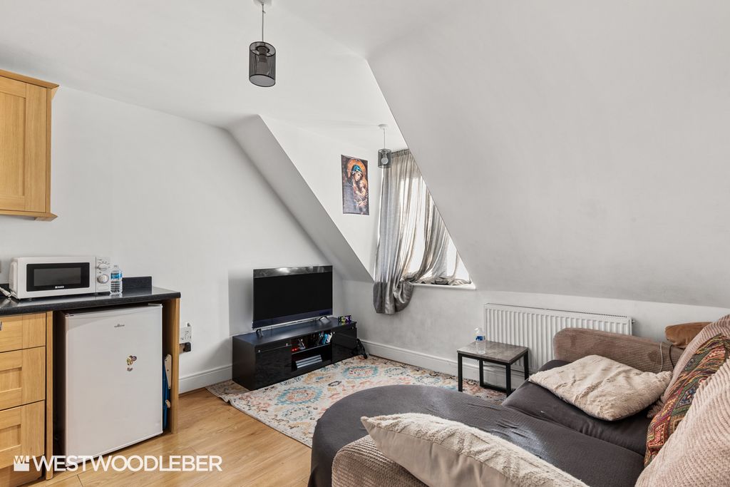 Property photo 3 of 6 Theclockhouse_3