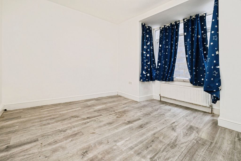Property photo 3 of 11 Pbox-Img.Jpg