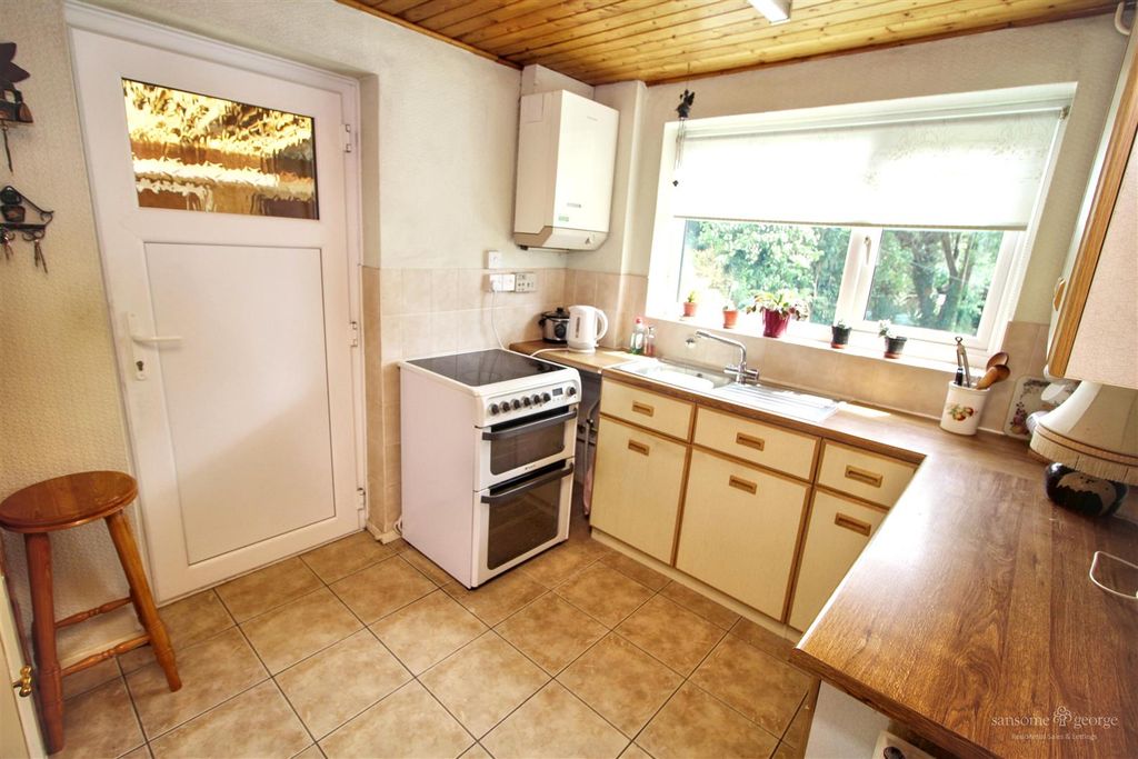 Property photo 2 of 12 Kitchen