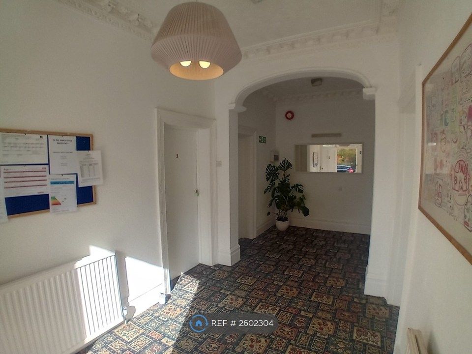 Property photo 2 of 21 Hallway