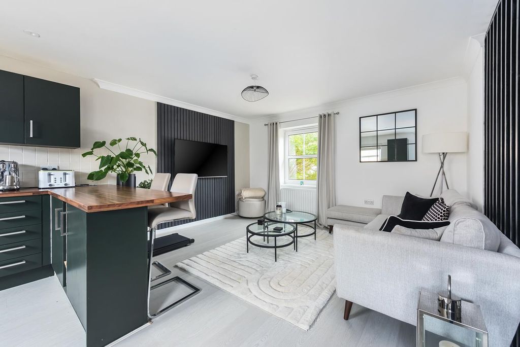 Property photo 2 of 10 Living Area