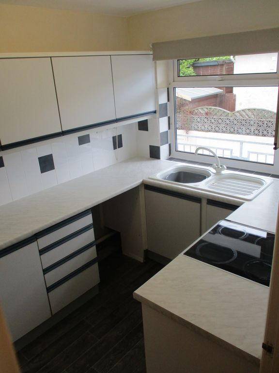 Property photo 3 of 9 Kitchen