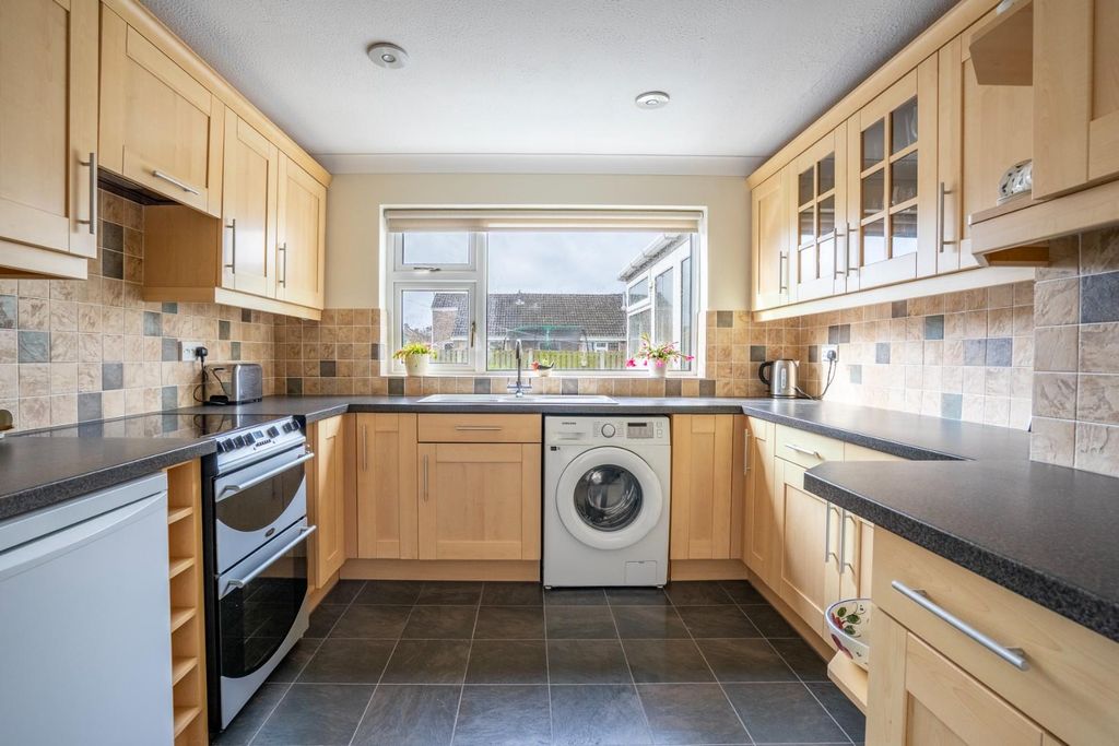 Property photo 3 of 18 Kitchen