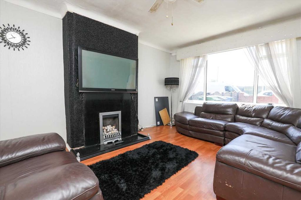 Property photo 2 of 12