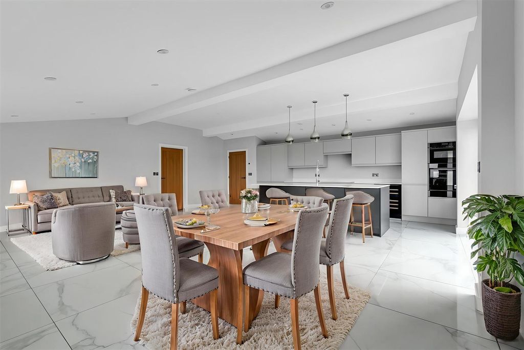 Property photo 2 of 19 Kitchen/Dining
