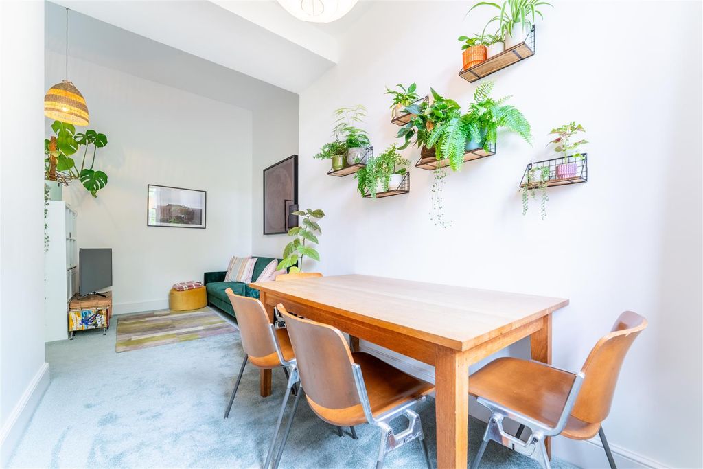 Property photo 3 of 11 17 Osterley Dining.Jpg