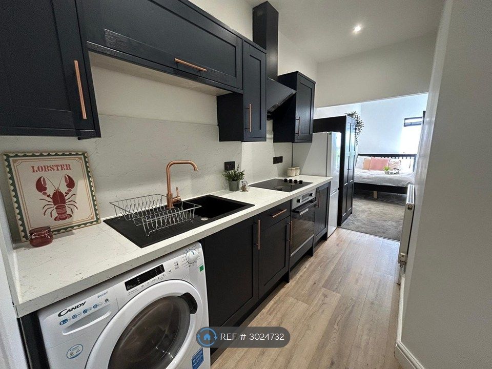 Property photo 3 of 8 Room 4 Kitchen
