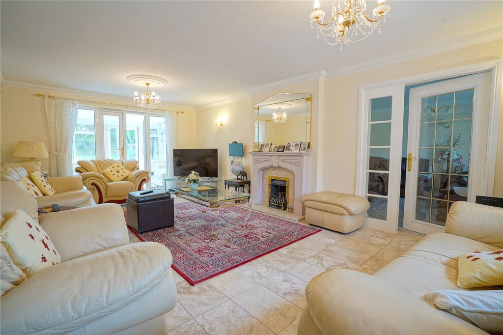 Property photo 2 of 28 Picture No. 23