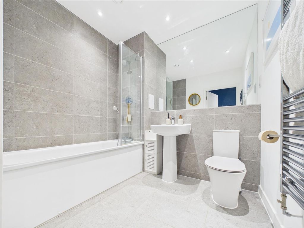 Additional image 8 of 2 bed flat for saleHansler Grove, East Molesey KT8