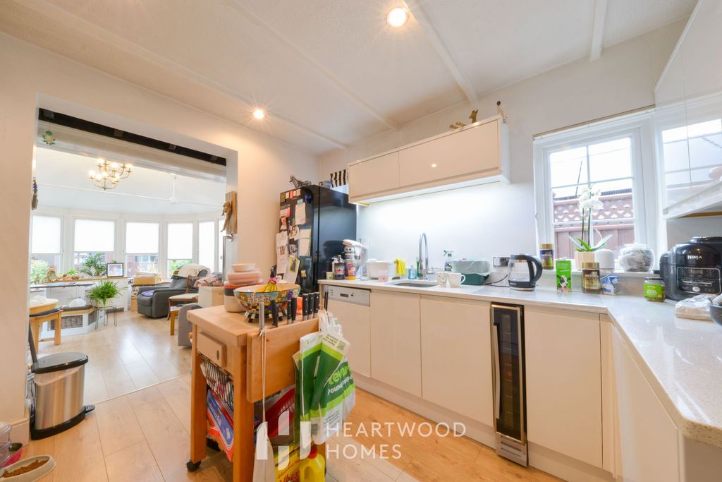 Property photo 2 of 20