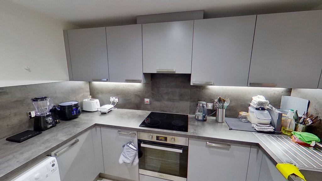 Property photo 2 of 7 Kitchen