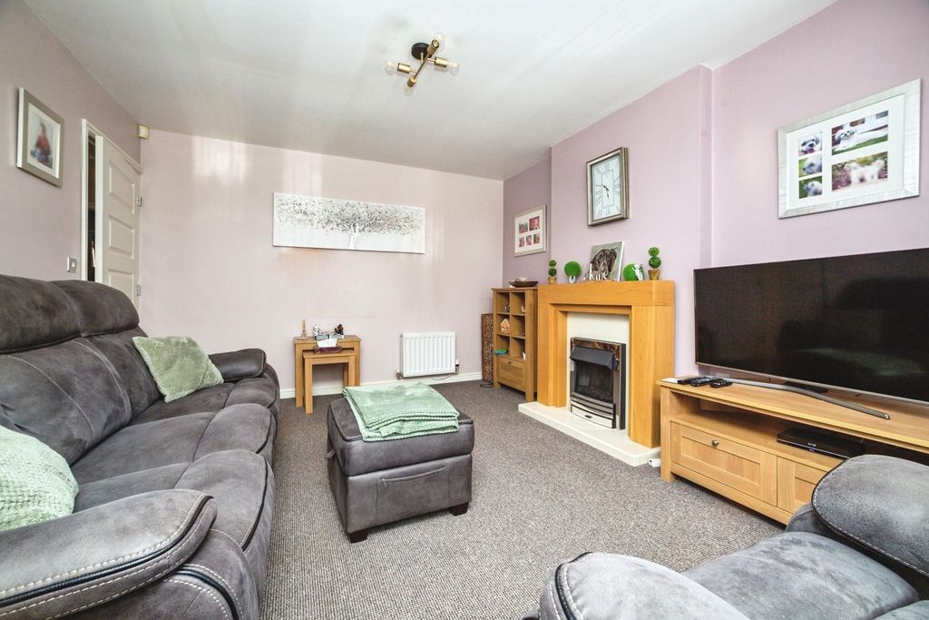 Property photo 3 of 25 Pbox-Img.Jpg