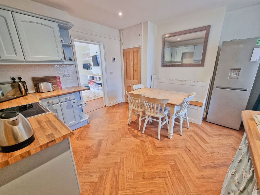 Property photo 3 of 16 Kitchen