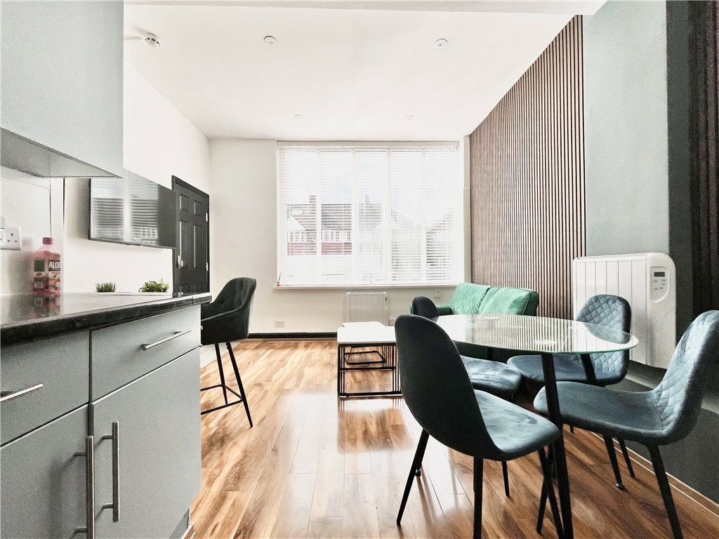 Property photo 3 of 8 Kitchen