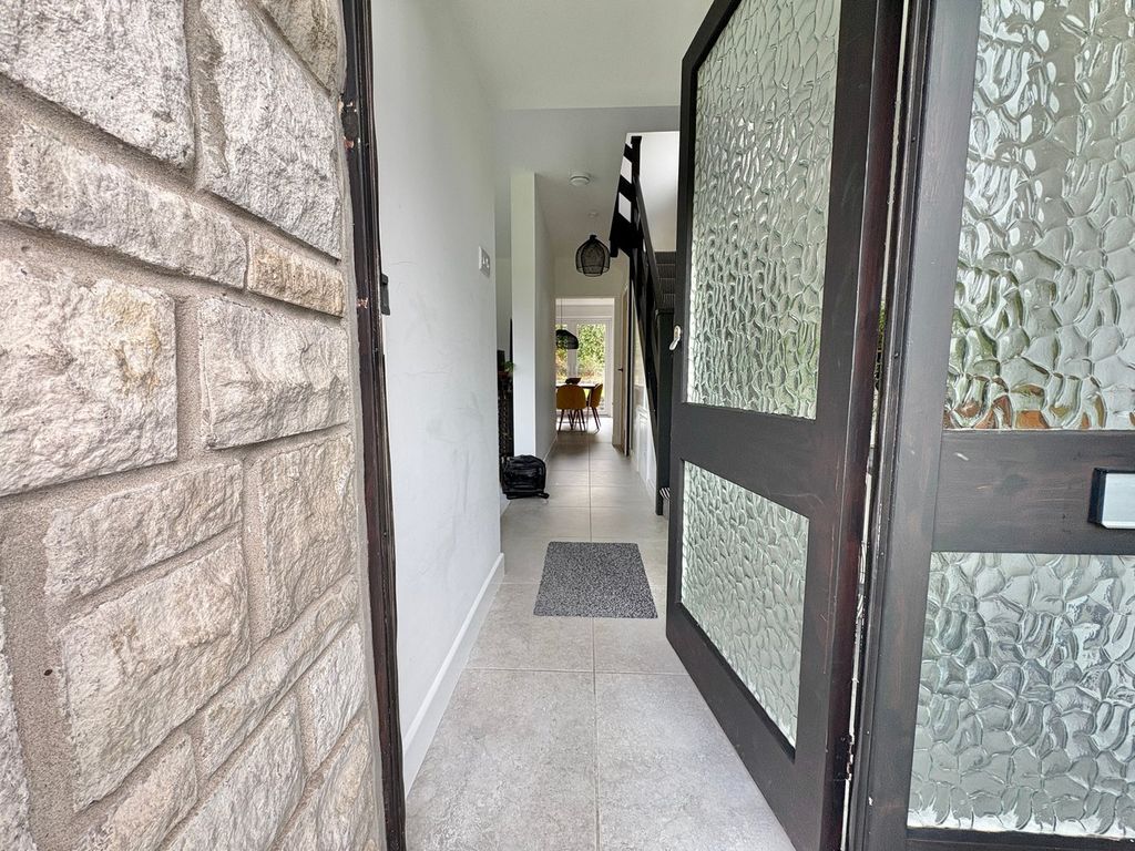 Property photo 3 of 25