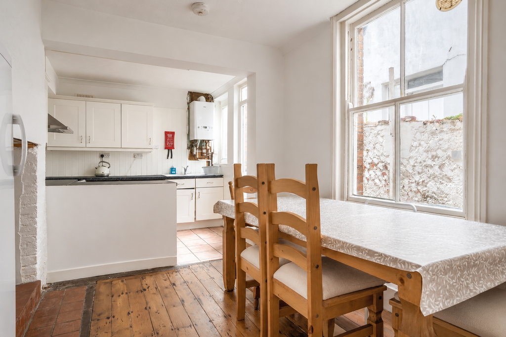 Property photo 1 of 9 Kitchen