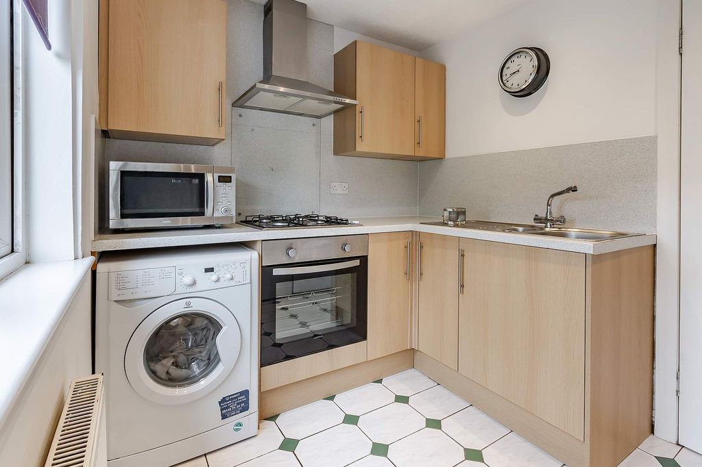 Property photo 2 of 12 Kitchen