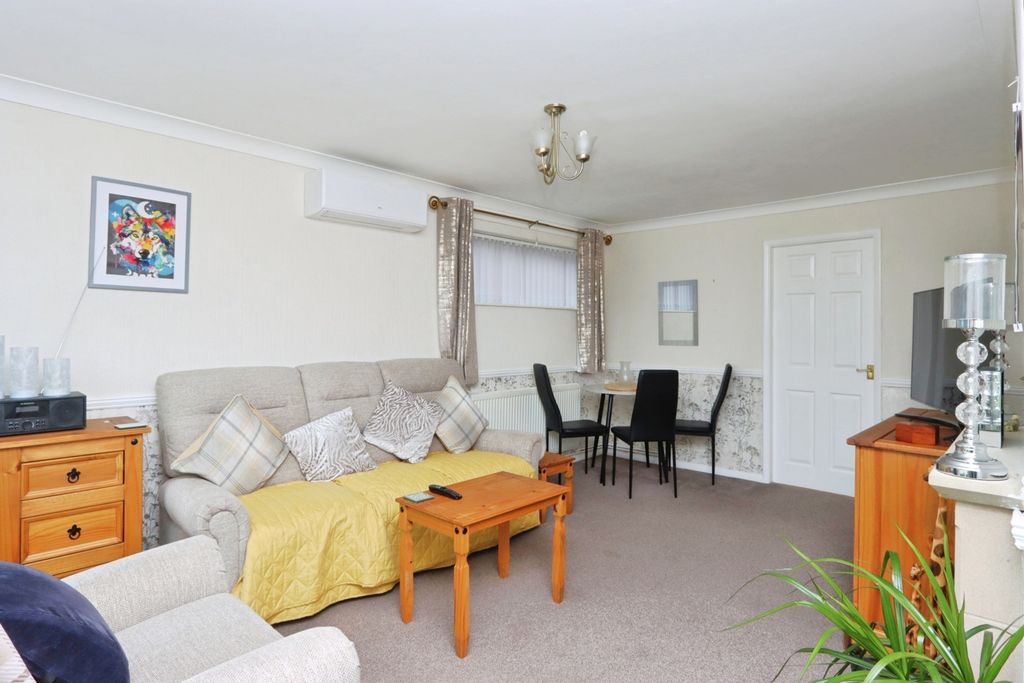 Property photo 2 of 17 Photo