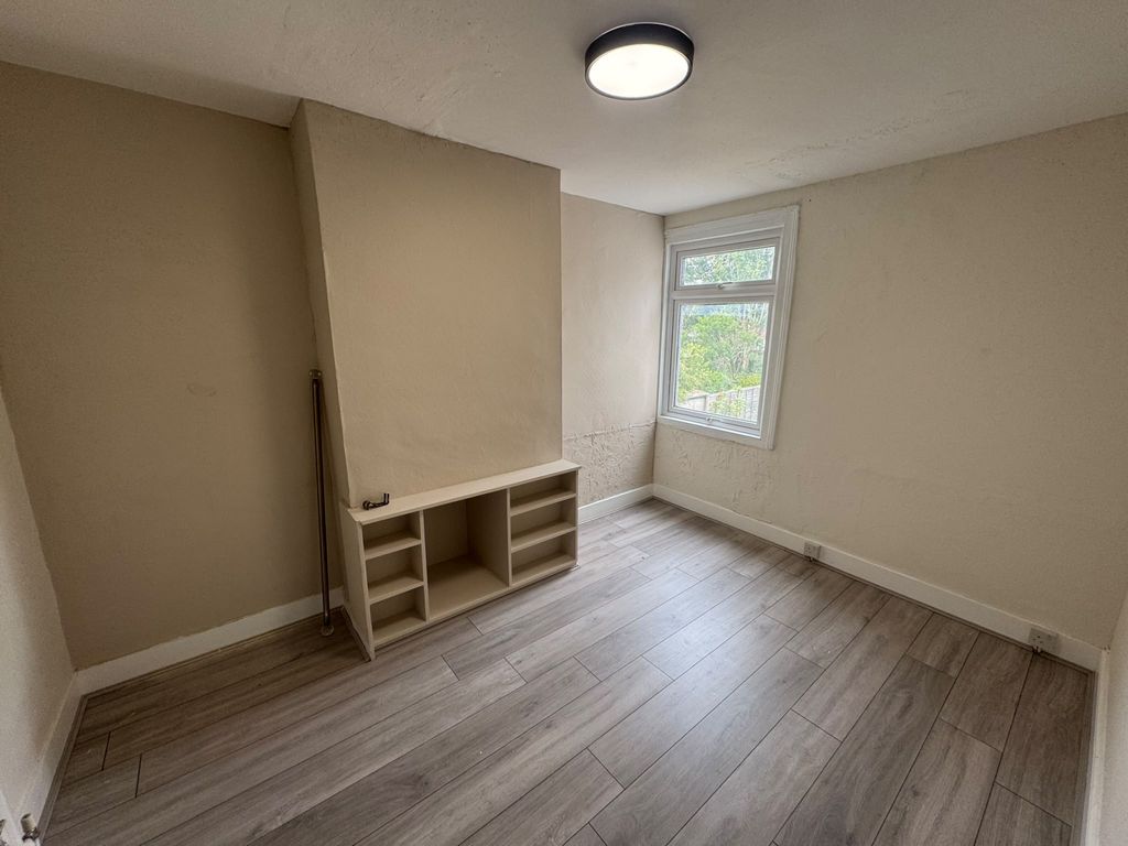 Property photo 3 of 6 F406611E-c722-4E92-9844-9B79A6405E81