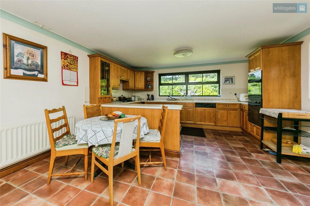 Property photo 3 of 23 Picture No. 21