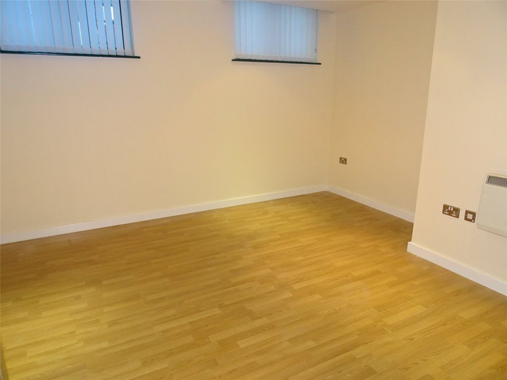 Property photo 2 of 7 Picture No. 12