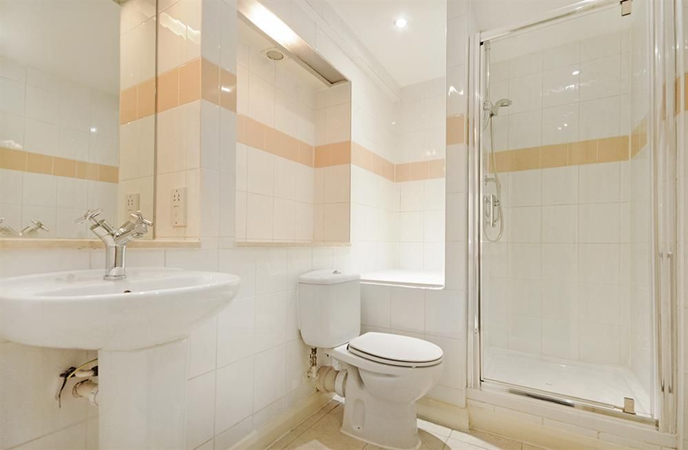 Property photo 2 of 15 Bathroom