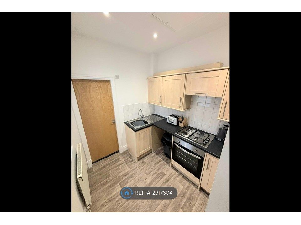 Property photo 3 of 9 Kitchen