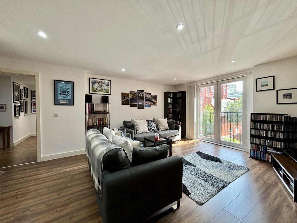 Property photo 3 of 12 Image00014