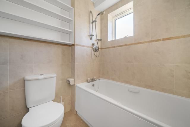 Property photo 2 of 10 Bathroom
