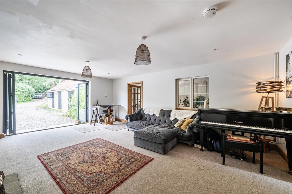 Property photo 2 of 26