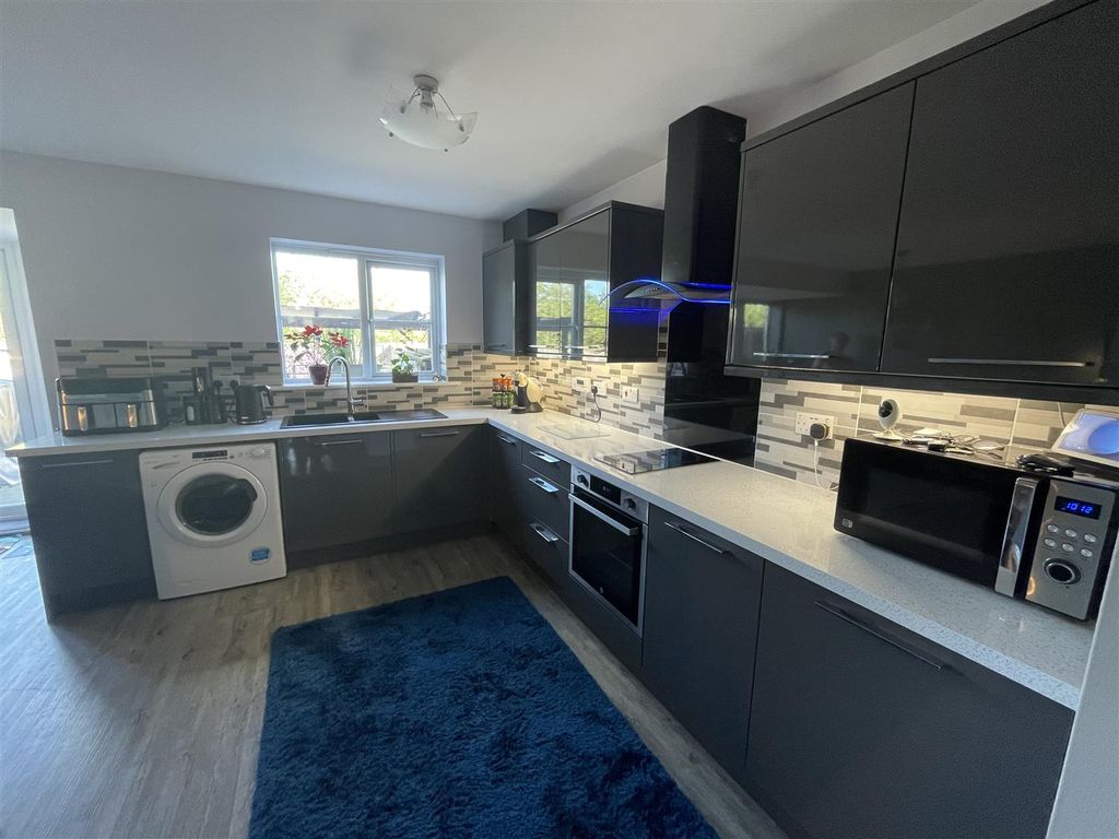 Property photo 3 of 20 59 Dovecote 4.Jpg