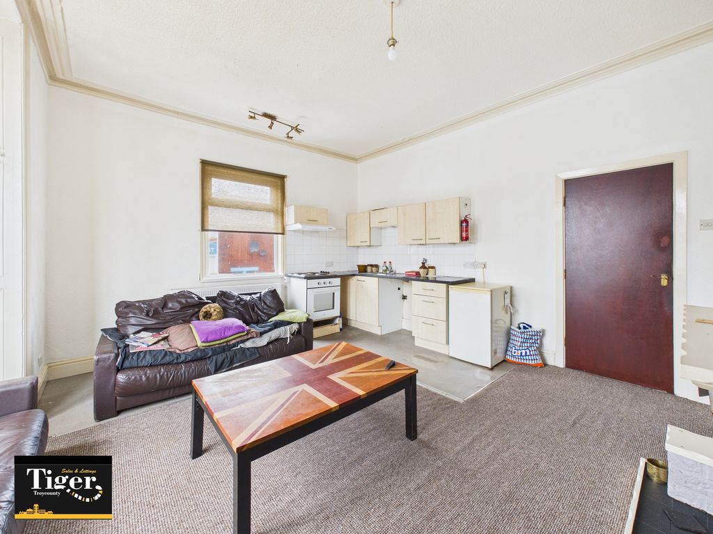 Property photo 3 of 8 Cam03440G0-Pr0513-Still006