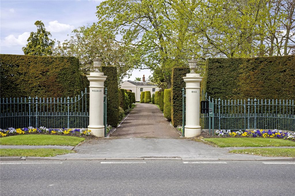 Property photo 3 of 30 Driveway