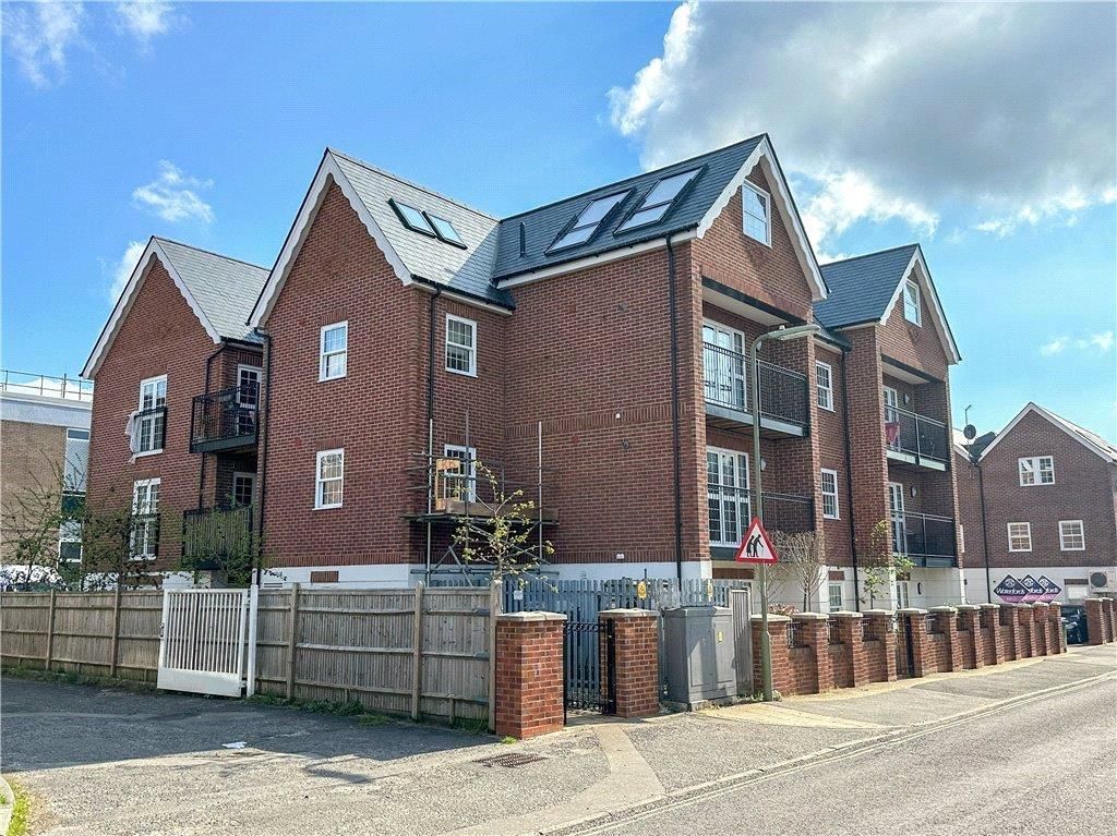 Property photo 1 of 20 Crondall Place