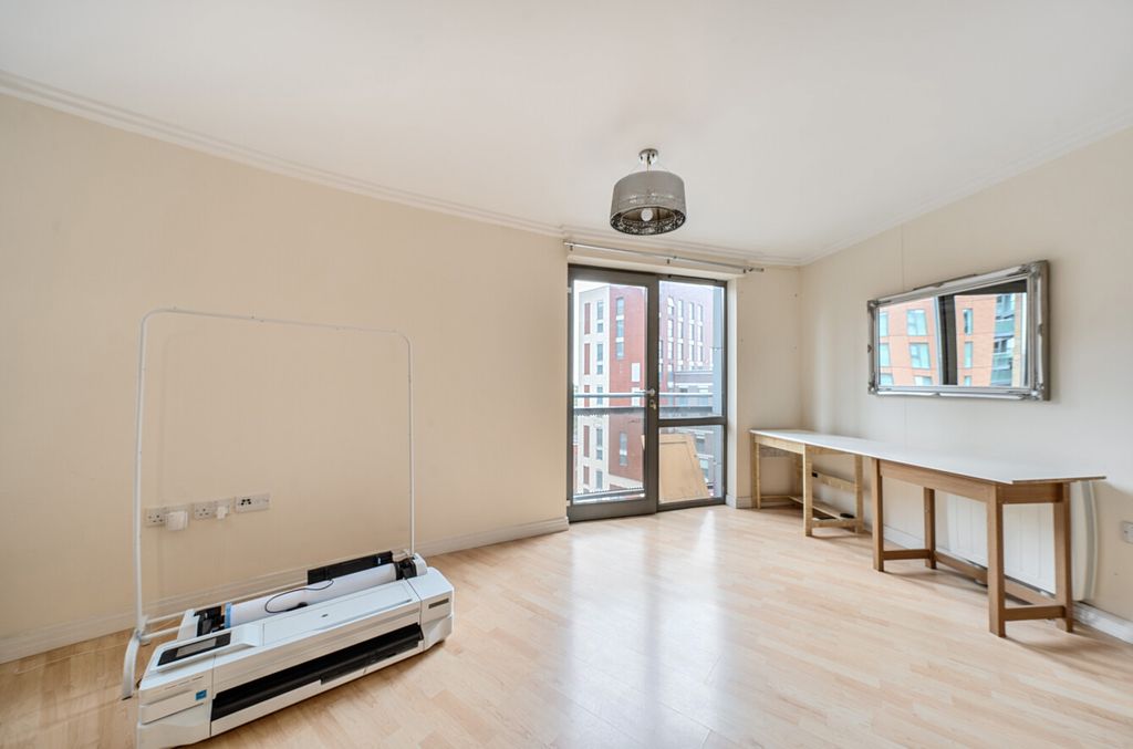 Property photo 2 of 10 1304507-4-683ee2c...