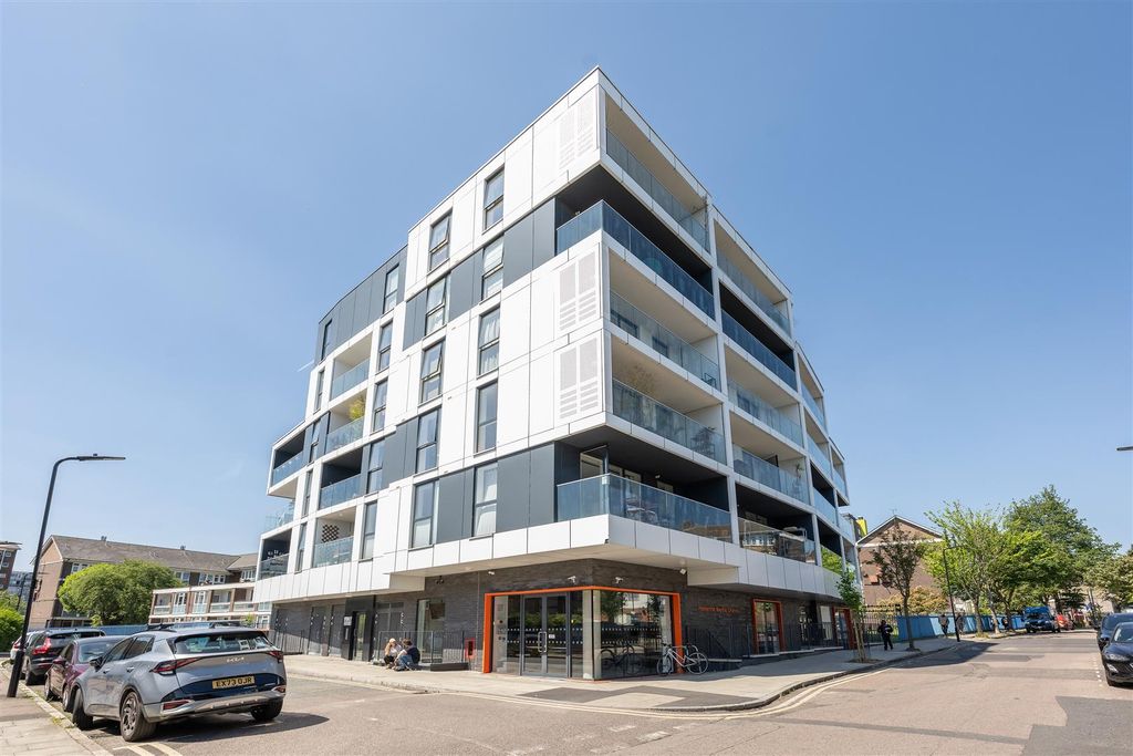Property photo 1 of 20 Daley Street, E9