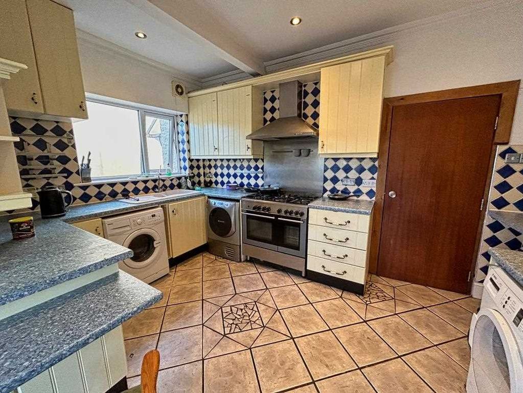 Property photo 3 of 12 Kitchen
