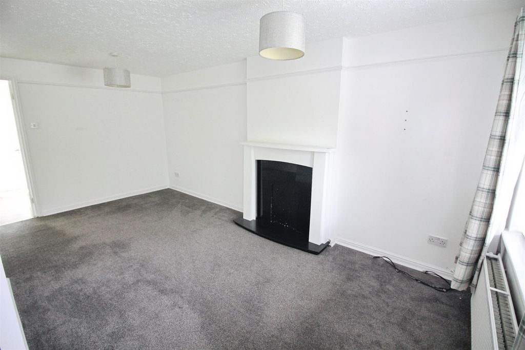 Property photo 3 of 10 Lounge