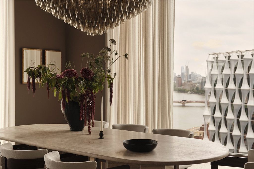 Property photo 3 of 24 Dining Area