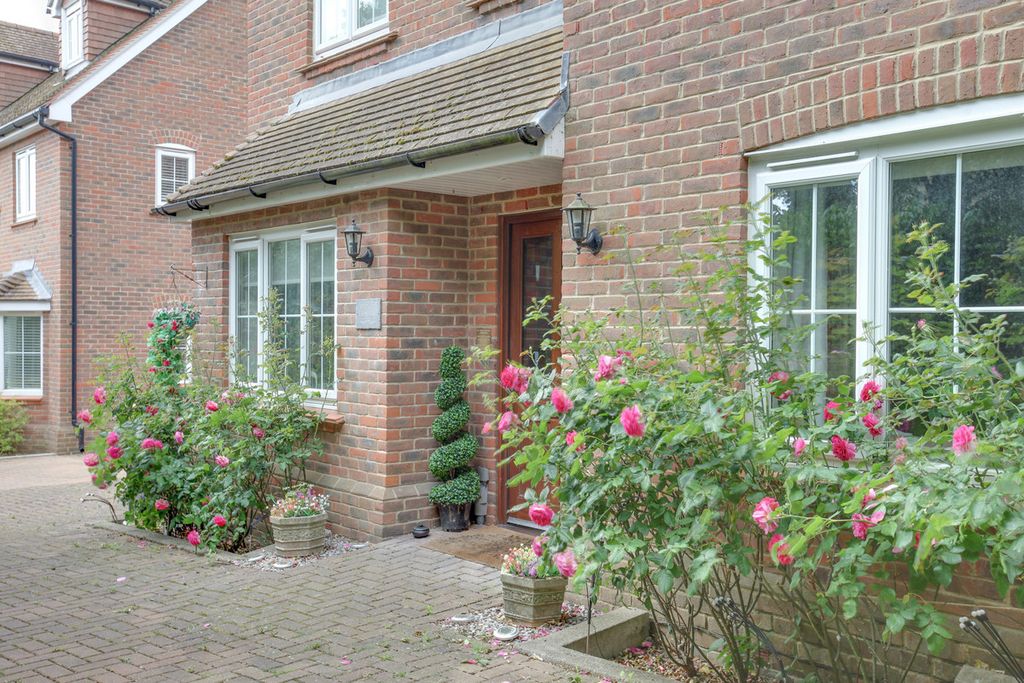 Property photo 2 of 29