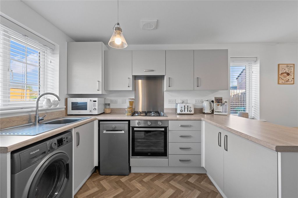 Property photo 2 of 23 Picture No. 12