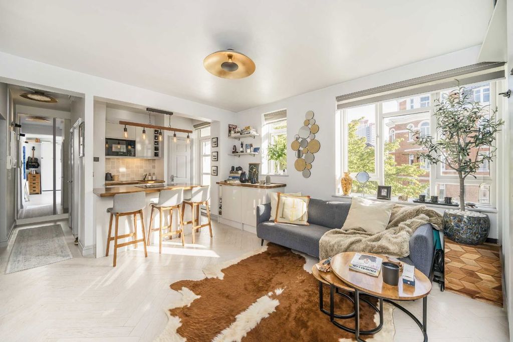 Property photo 3 of 8