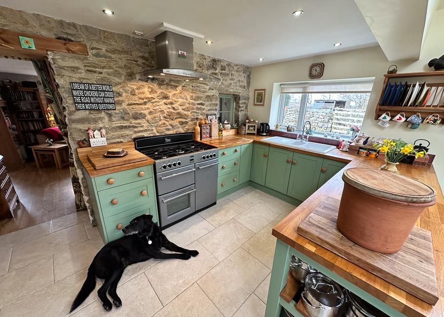 Property photo 3 of 19 Kitchen / Breakfast Room