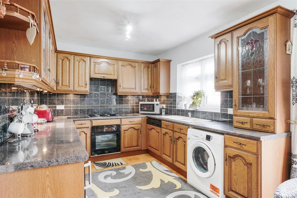 Property photo 3 of 15 5 Tintern Way - Xm4Z8Jqkbnwricjfoha3.Jpg