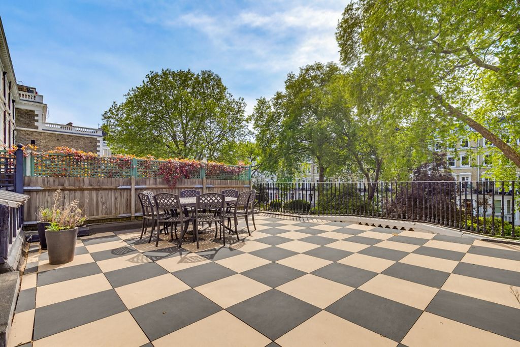 Property photo 3 of 9 Onslowgardens67,Flat3-2